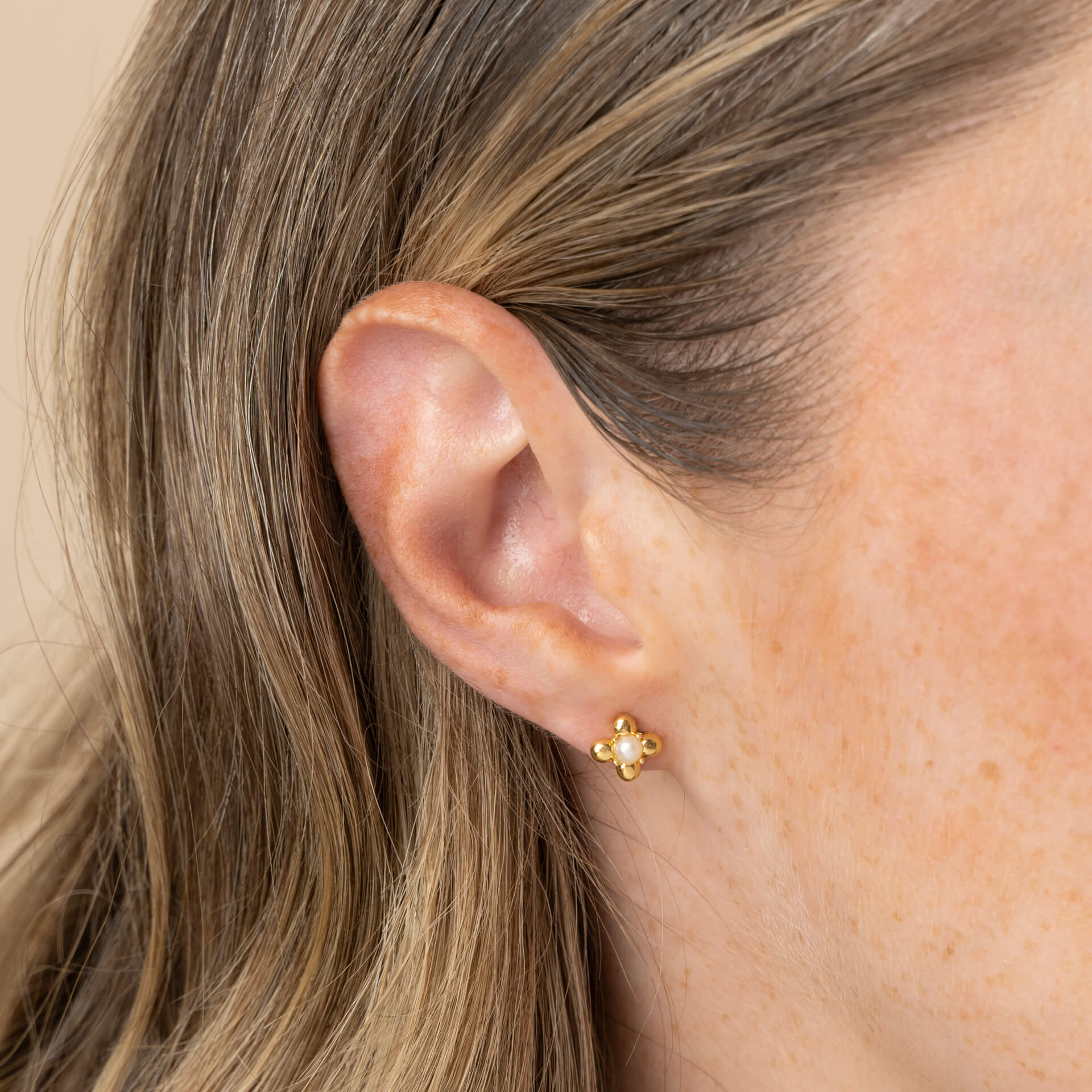 Pembroke Trellis Vintage Flower Stud Earrings