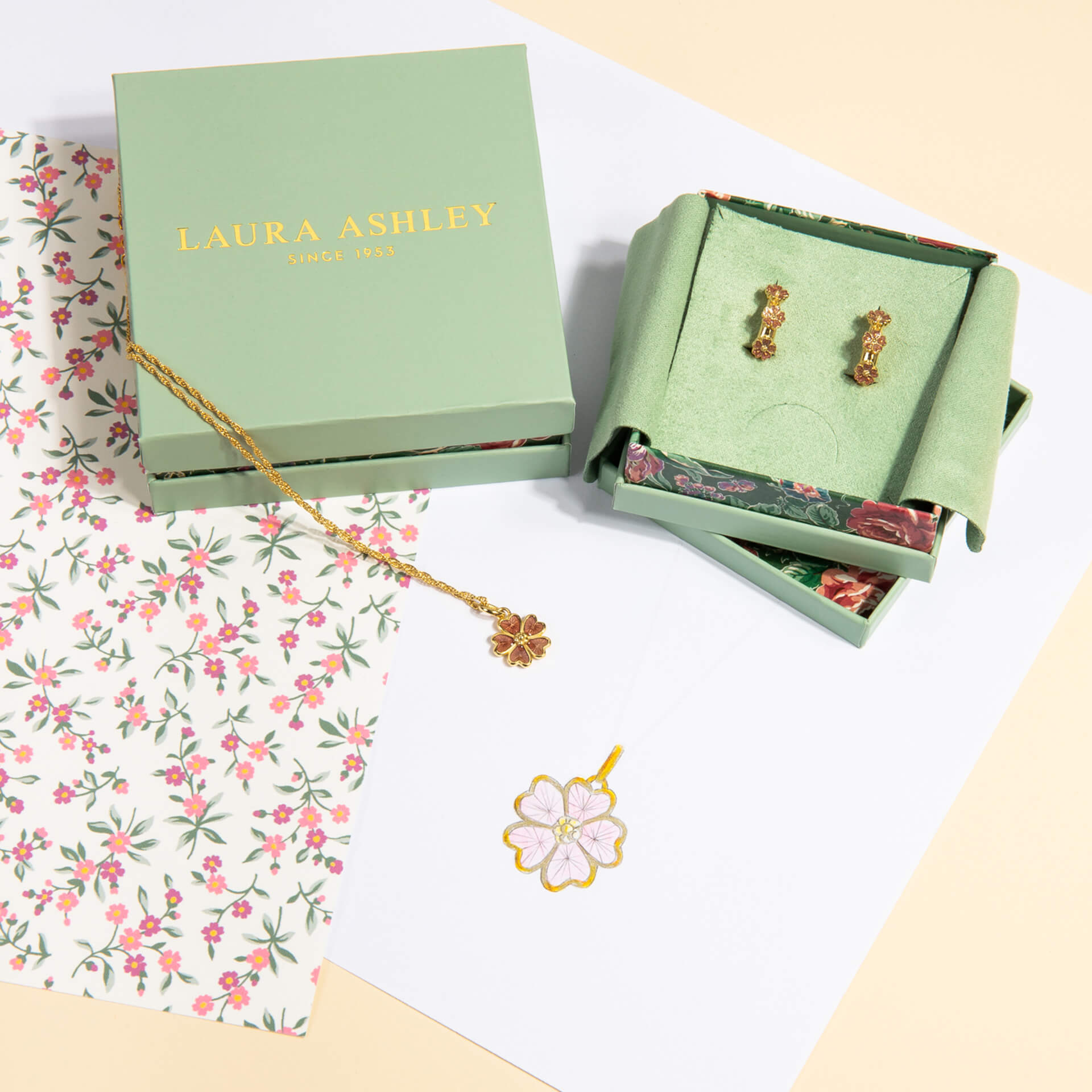Riverly Ditsy Guilloche Flower Necklace