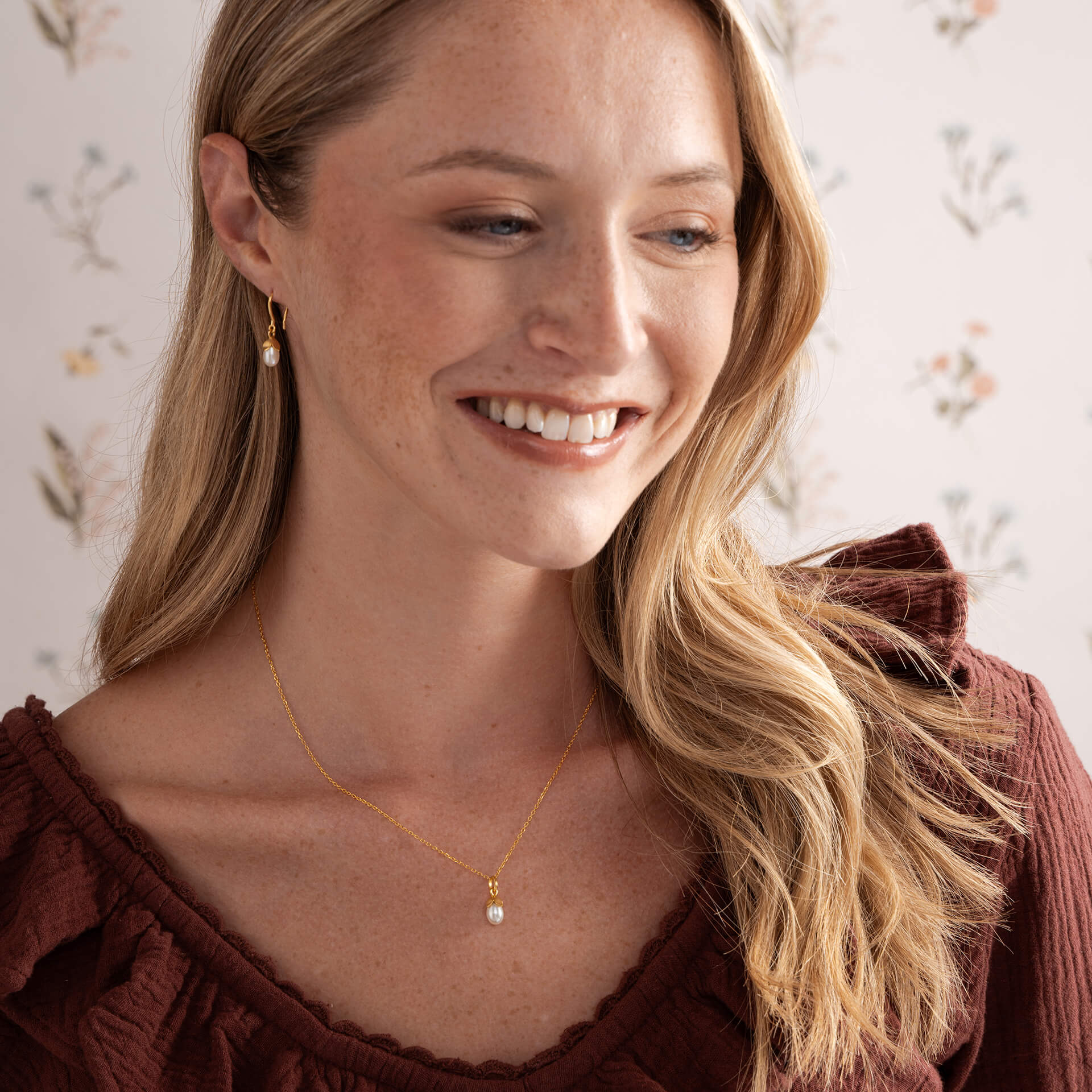 Lindrop Flower Bud Necklace