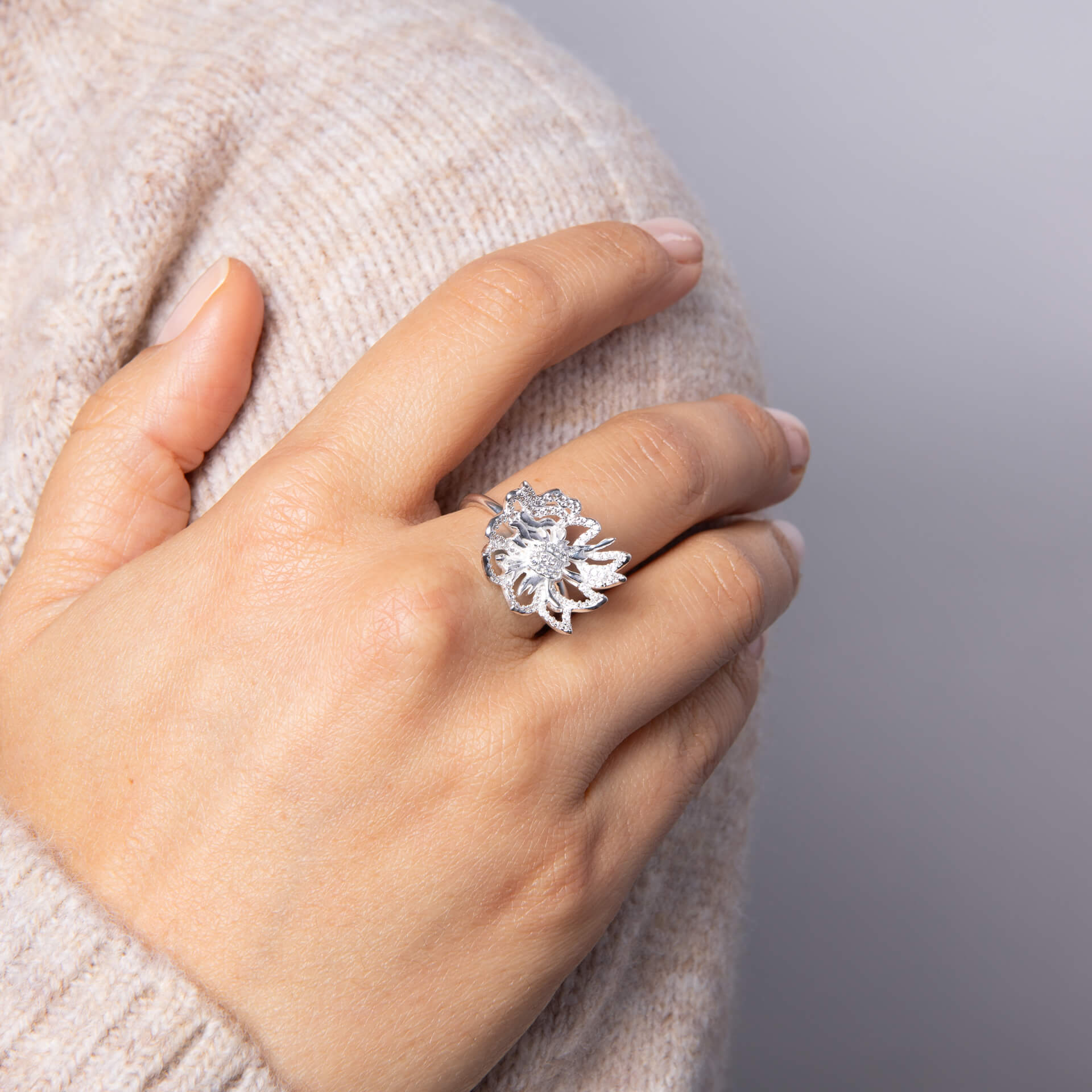 Redford Vine Flower Ring