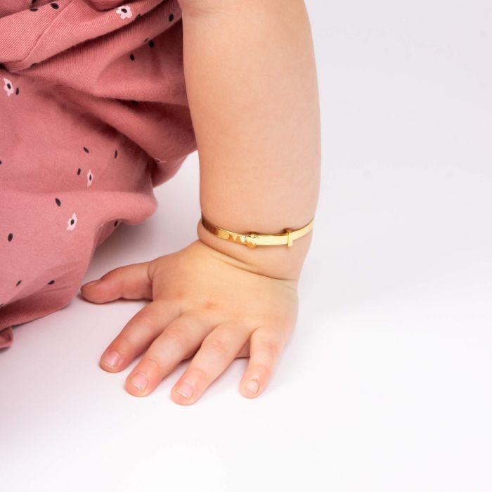 Heart Motif Expandable Bangle
