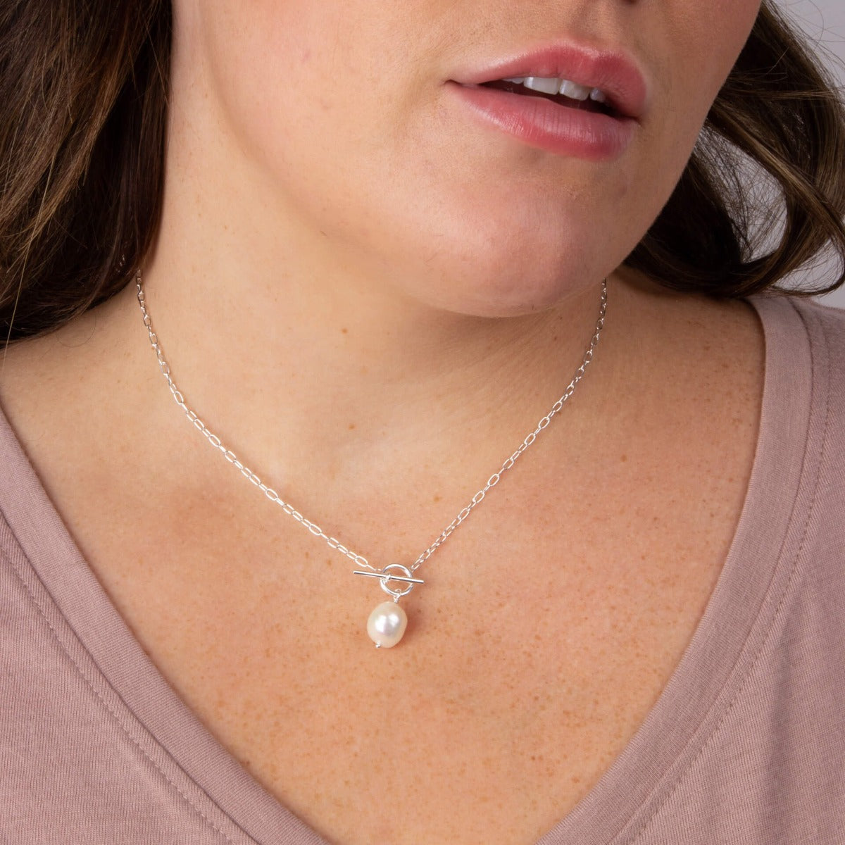 T-Bar Chain Necklace with White Pearl