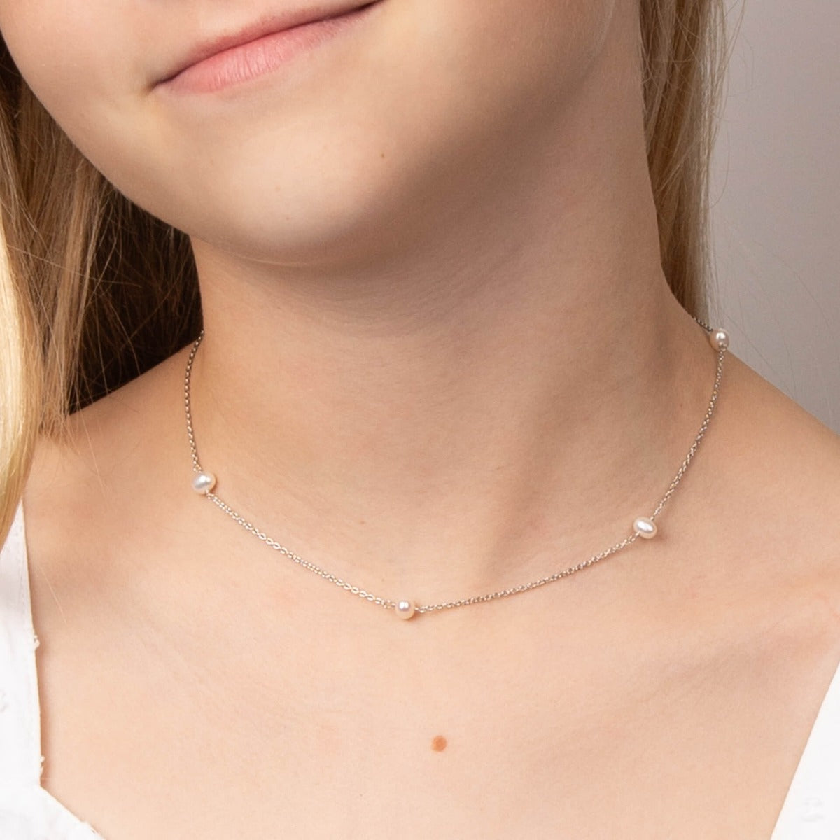 Pearl Station Necklace with Diamond