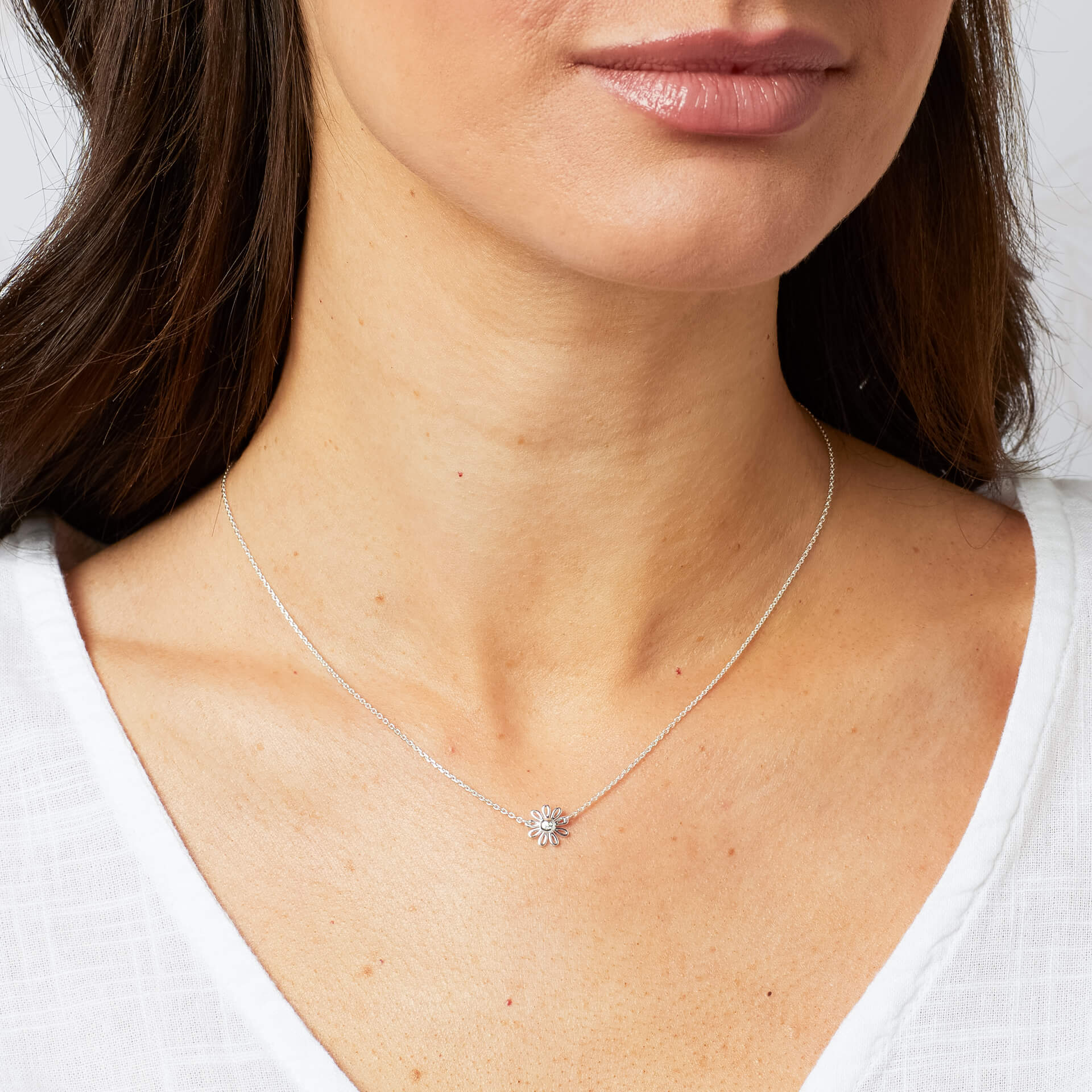 Thorncliff Daisy Necklace