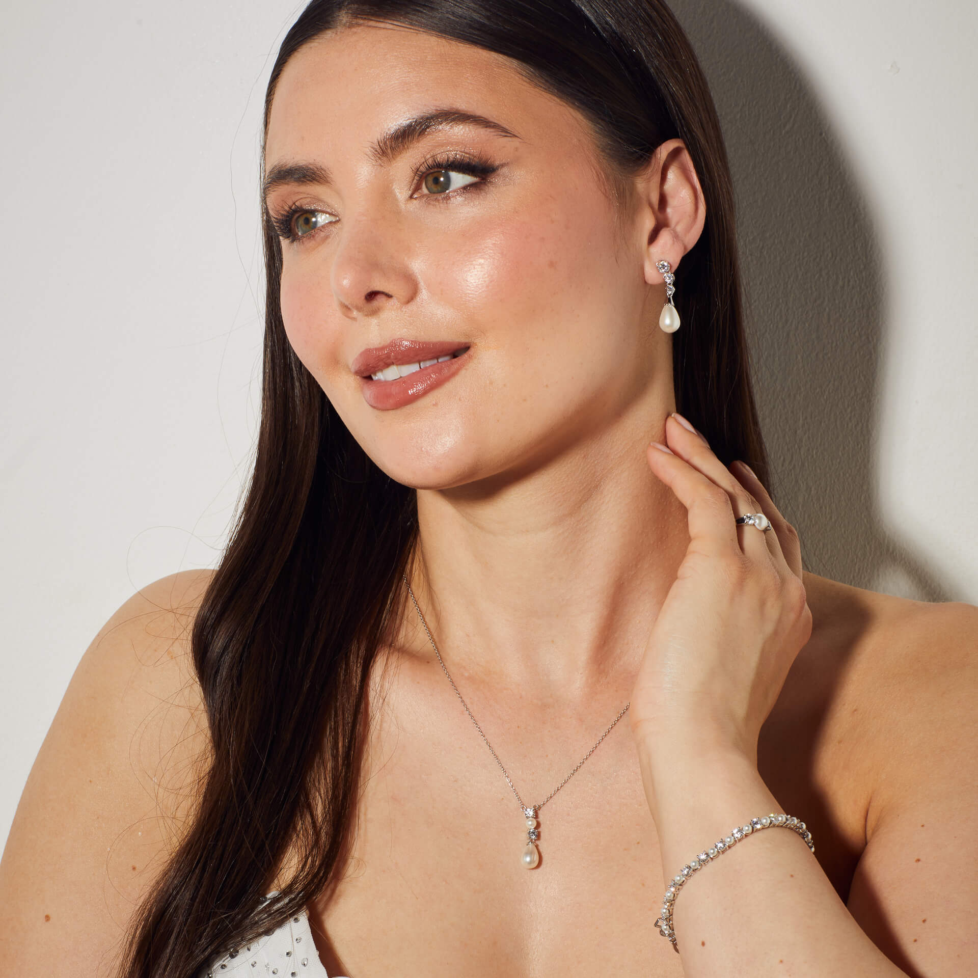 Alternating Shell Pearl and Zirconia Drop Necklace