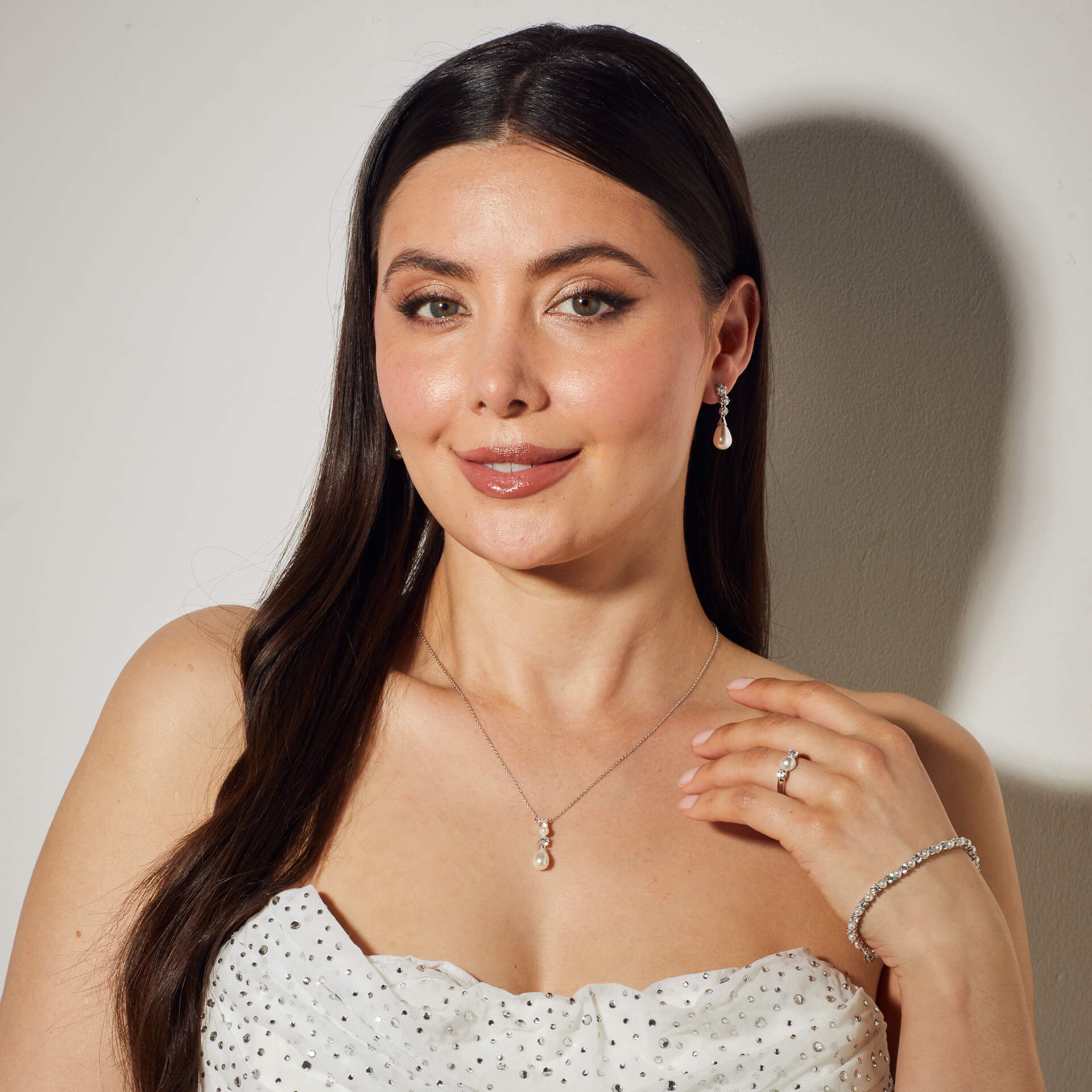 Alternating Shell Pearl and Zirconia Drop Necklace