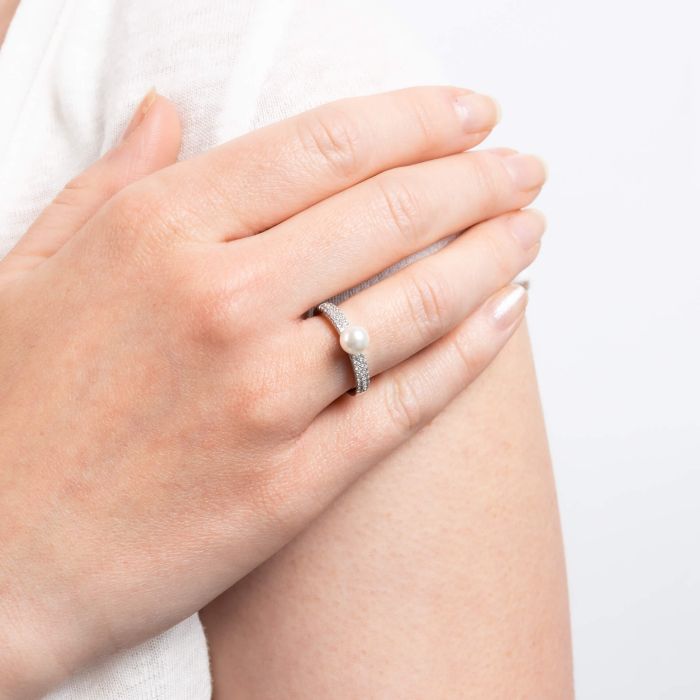 Shell Pearl Ring with Zirconia Shoulders