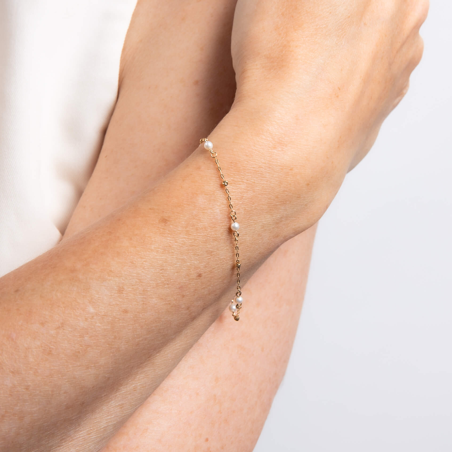 Trace Chain Station Bracelet with Freshwater Pearls