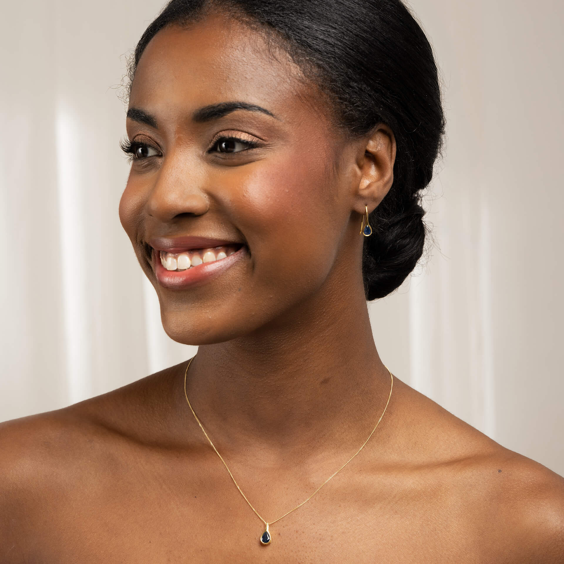 Blue Sapphire Sleek Teardrop Pendant