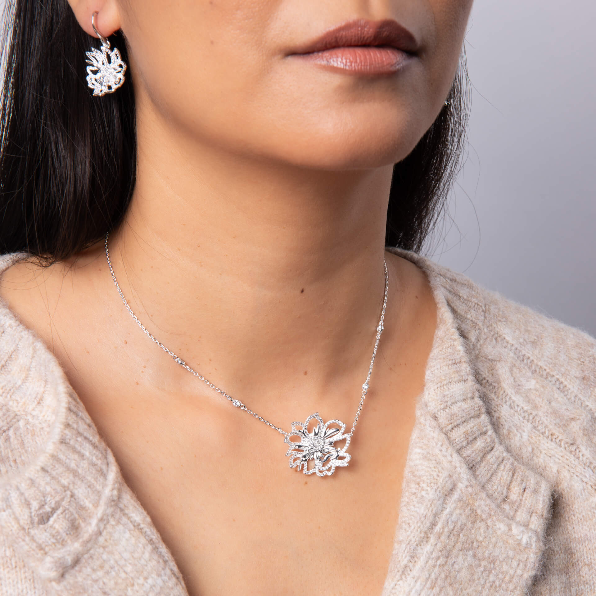 Redford Vine Flower Necklace