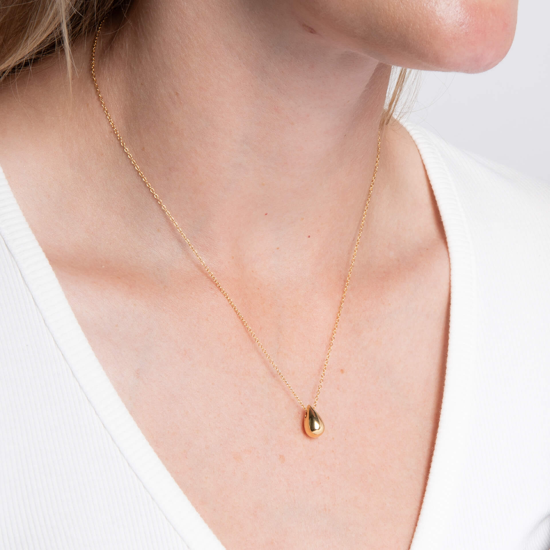 Solid Teardrop Necklace
