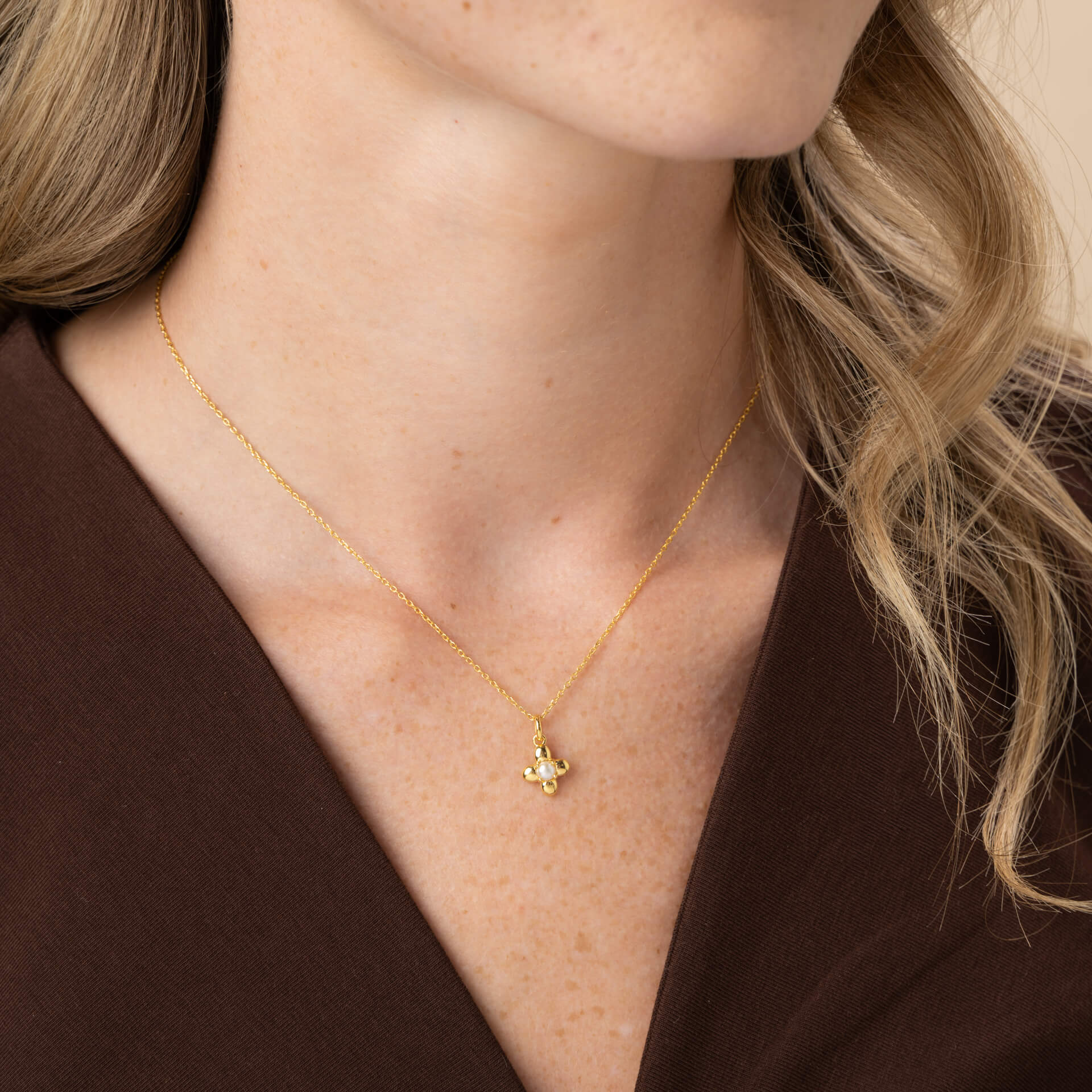 Pembroke Trellis Vintage Flower Necklace