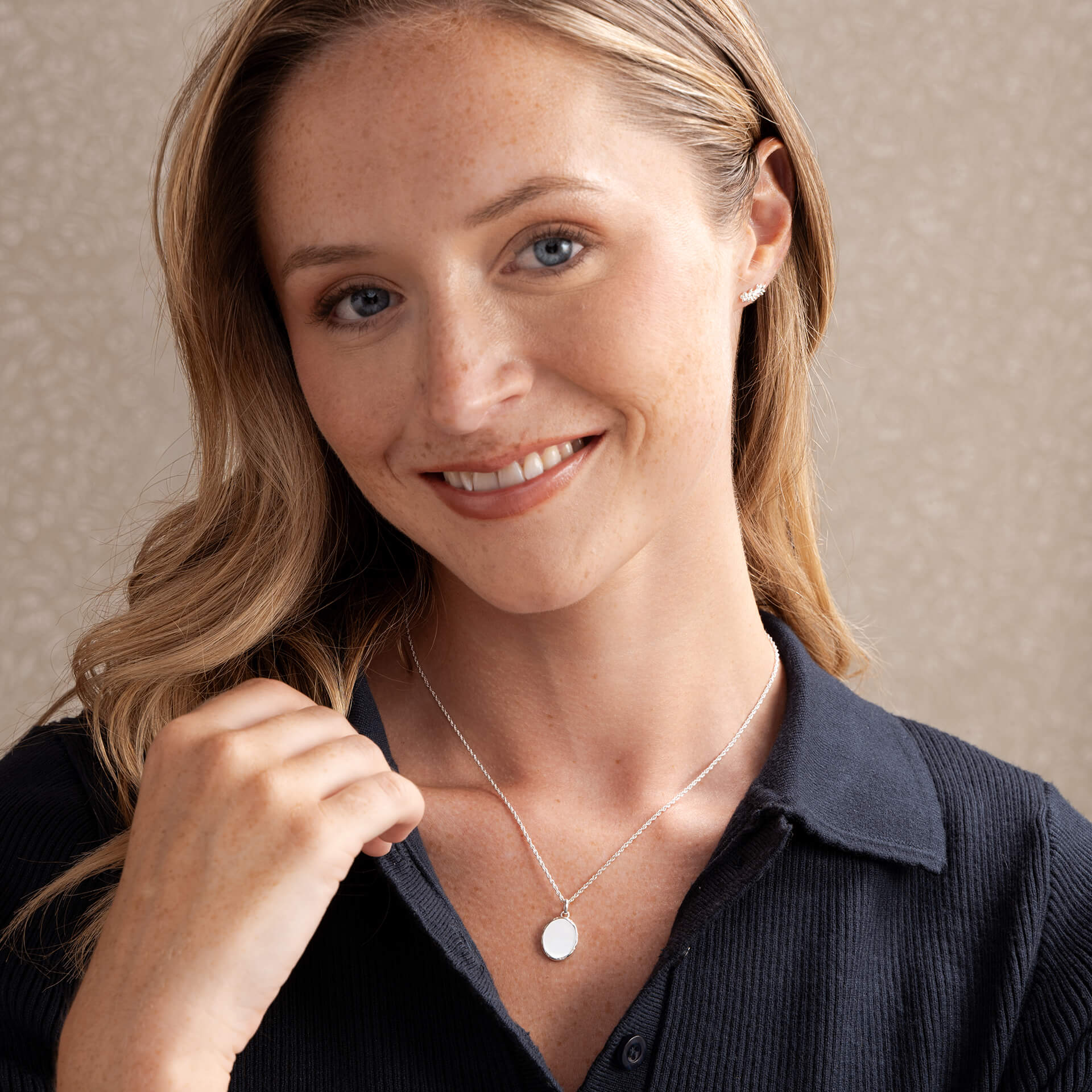 Ferndale Border Plain Engravable Necklace
