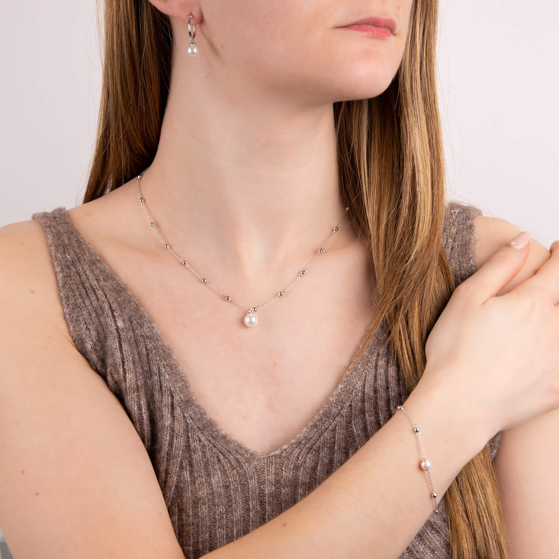 Station Bracelet with Shell Pearl