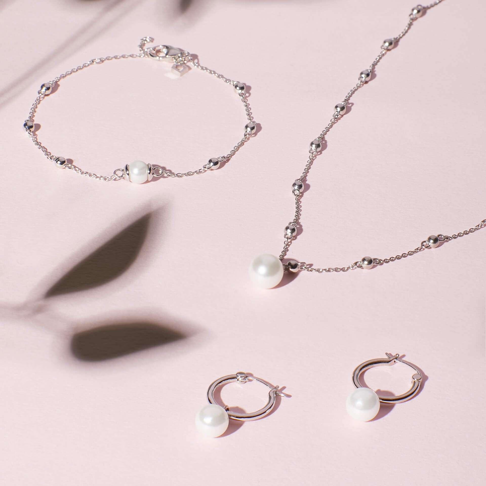 Station Necklace with Shell Pearl