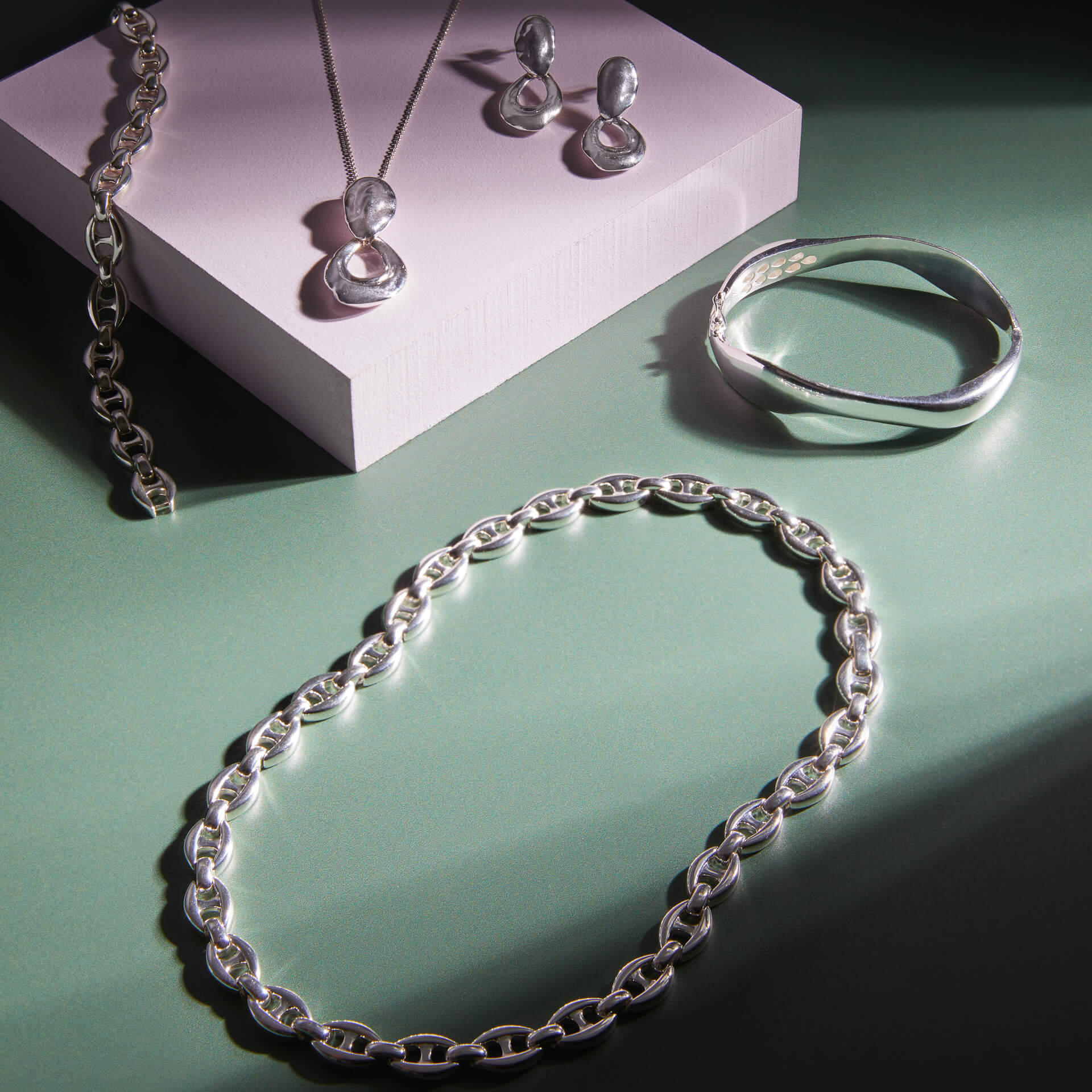 Molten Oval Doorknocker Drop Pendant
