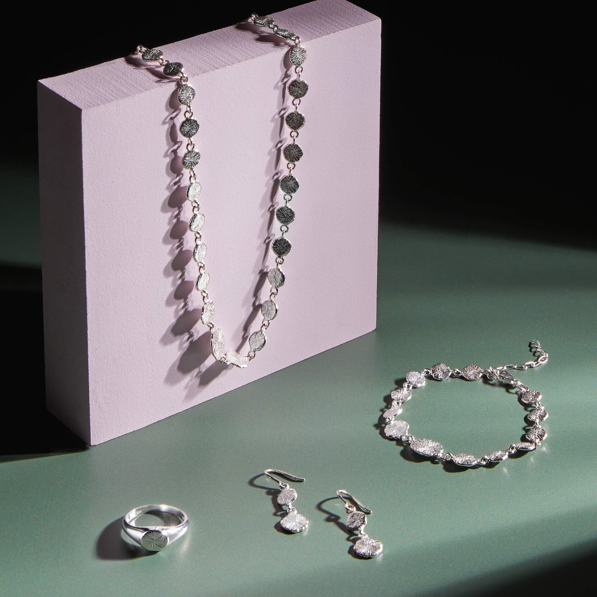 Spray Textured Discs Necklace