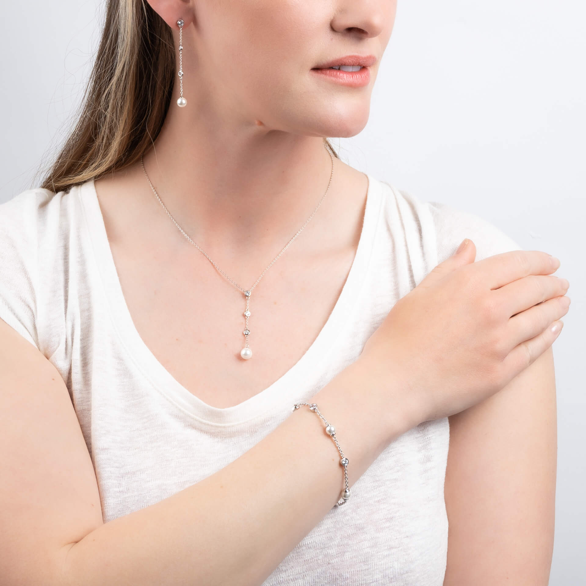 Zirconia and Shell Pearl Y Chain Drop Necklace
