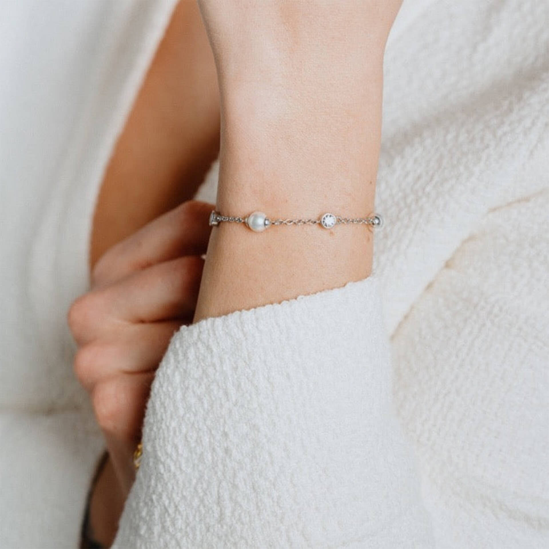 Alternating Shell Pearl and Zirconia Station Bracelet