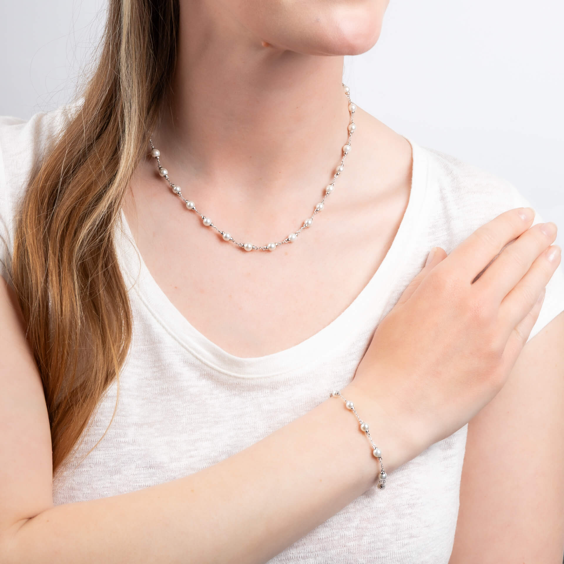 Shell Pearl Station Necklace