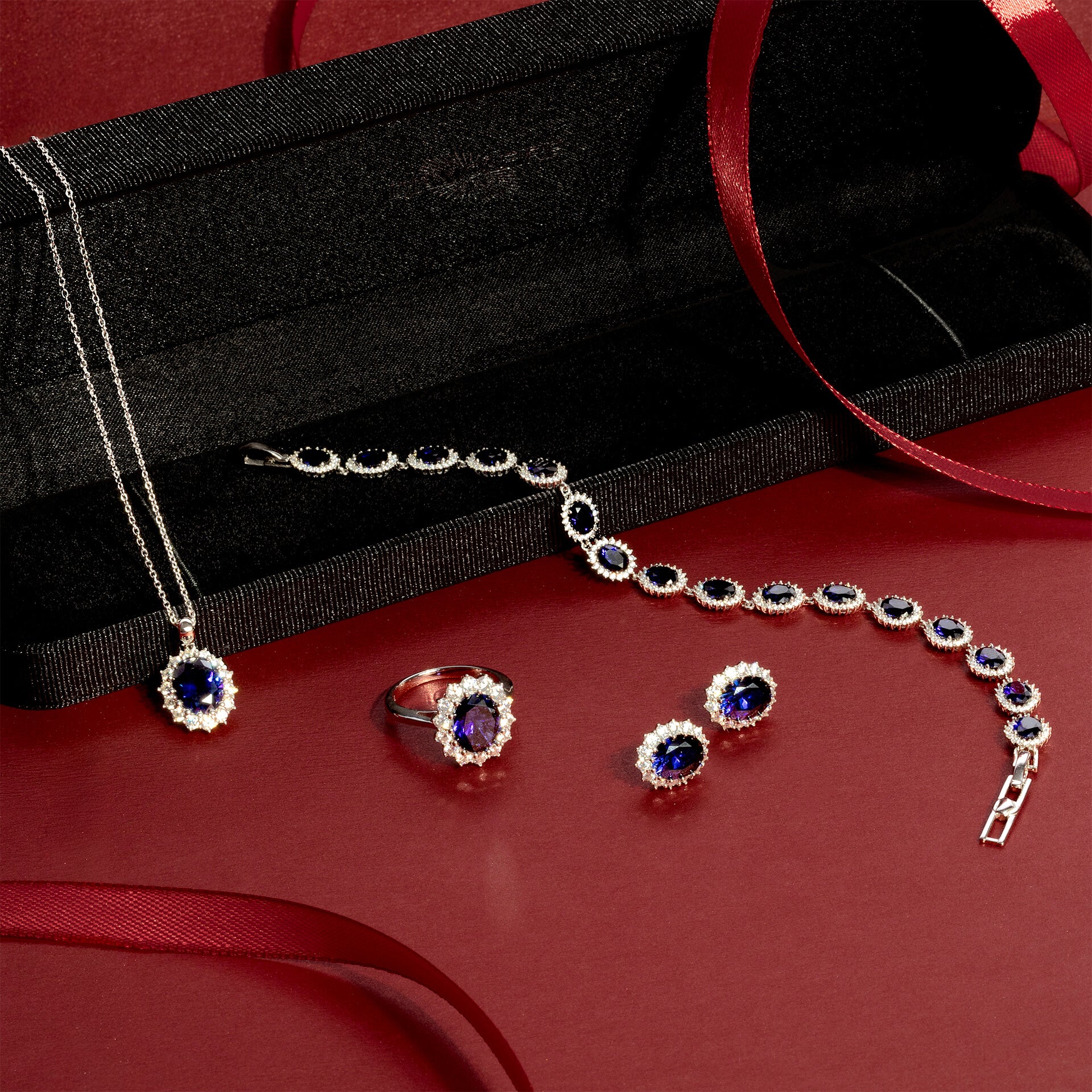 Oval Bracelet with Surround