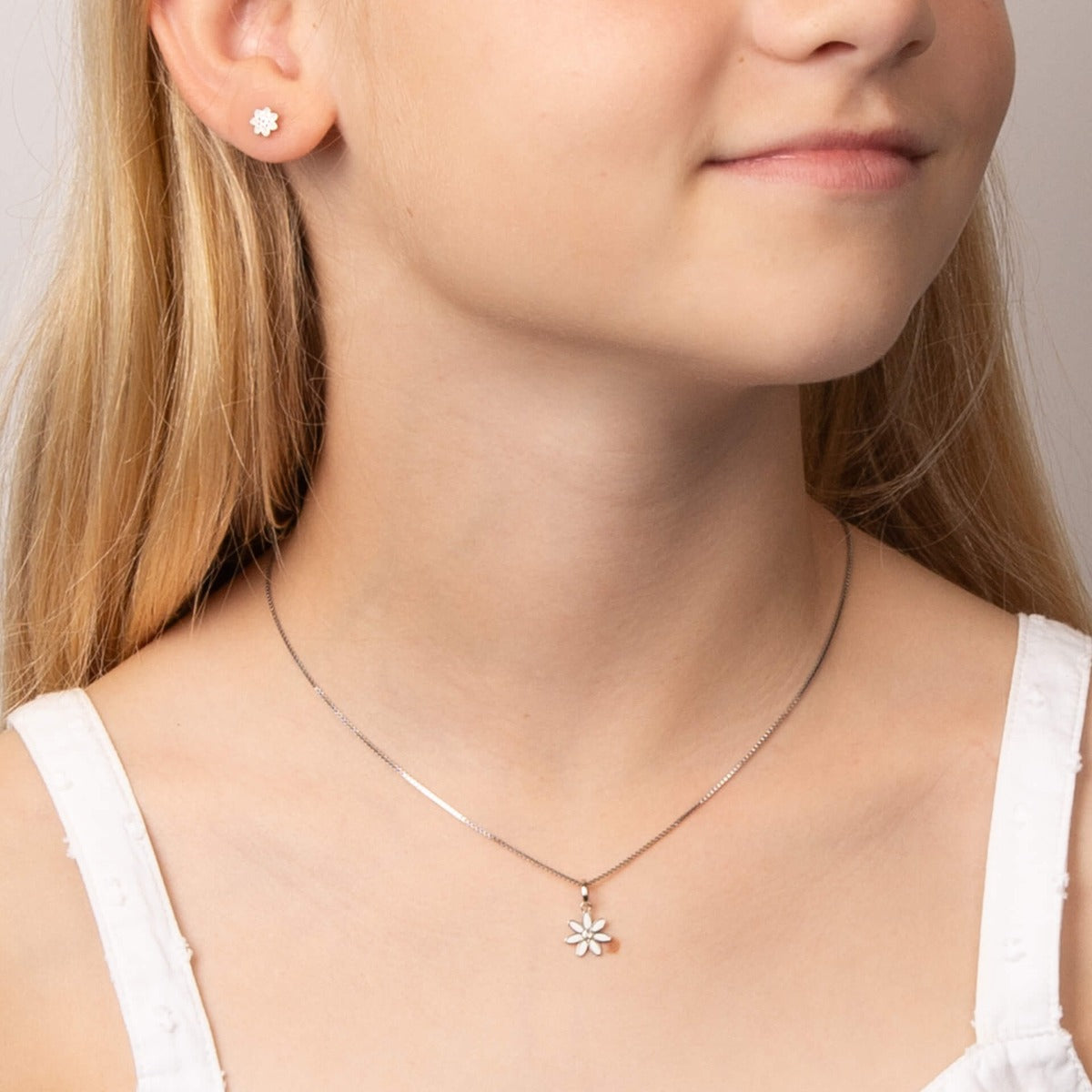 Daisy Flower Pendant with Enamel and Diamond