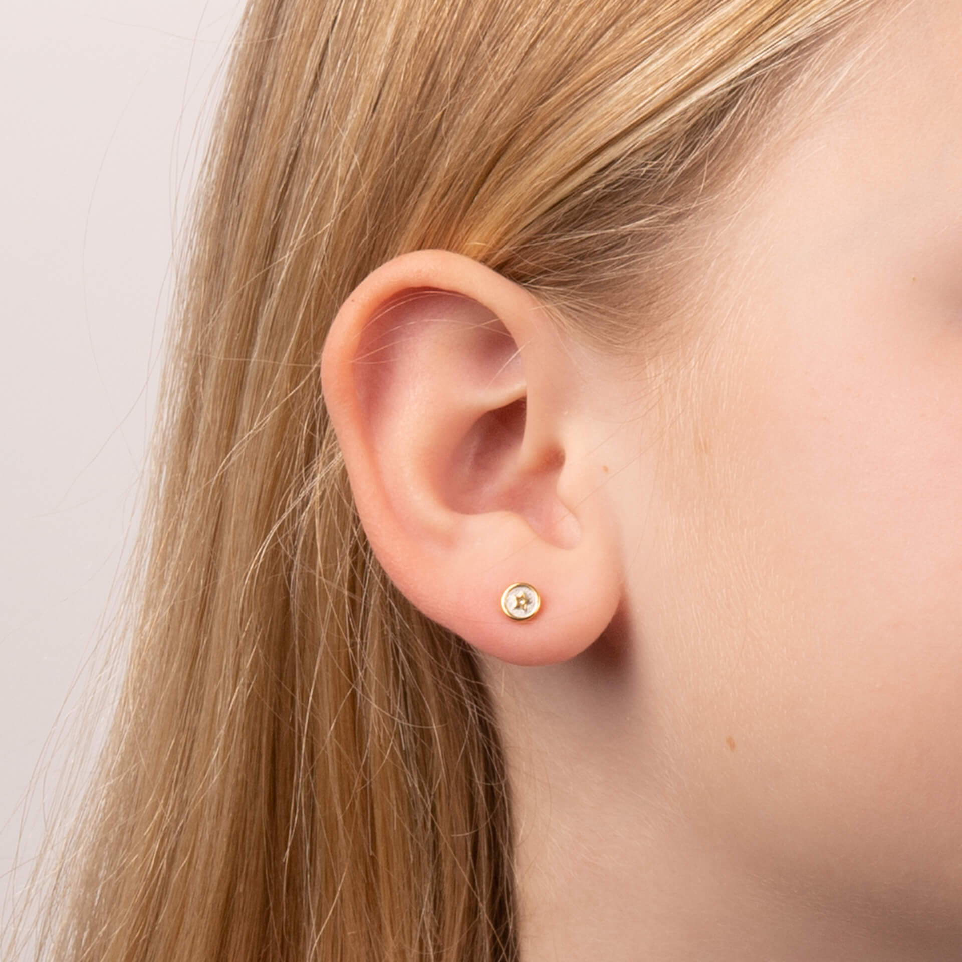 Shooting Star Round Stud Earrings with Diamond
