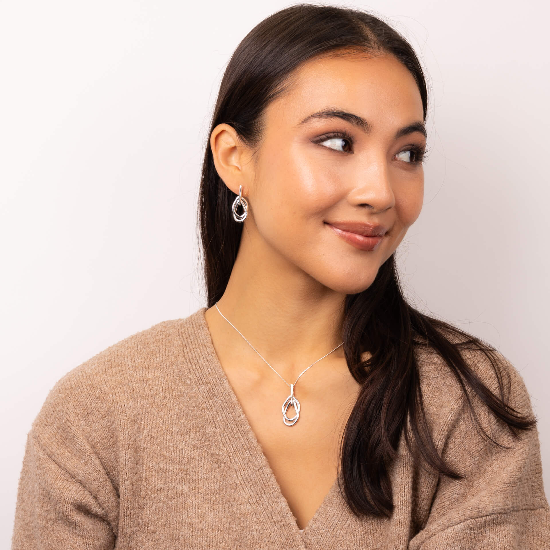 Organic Interlinking Drop Pendant