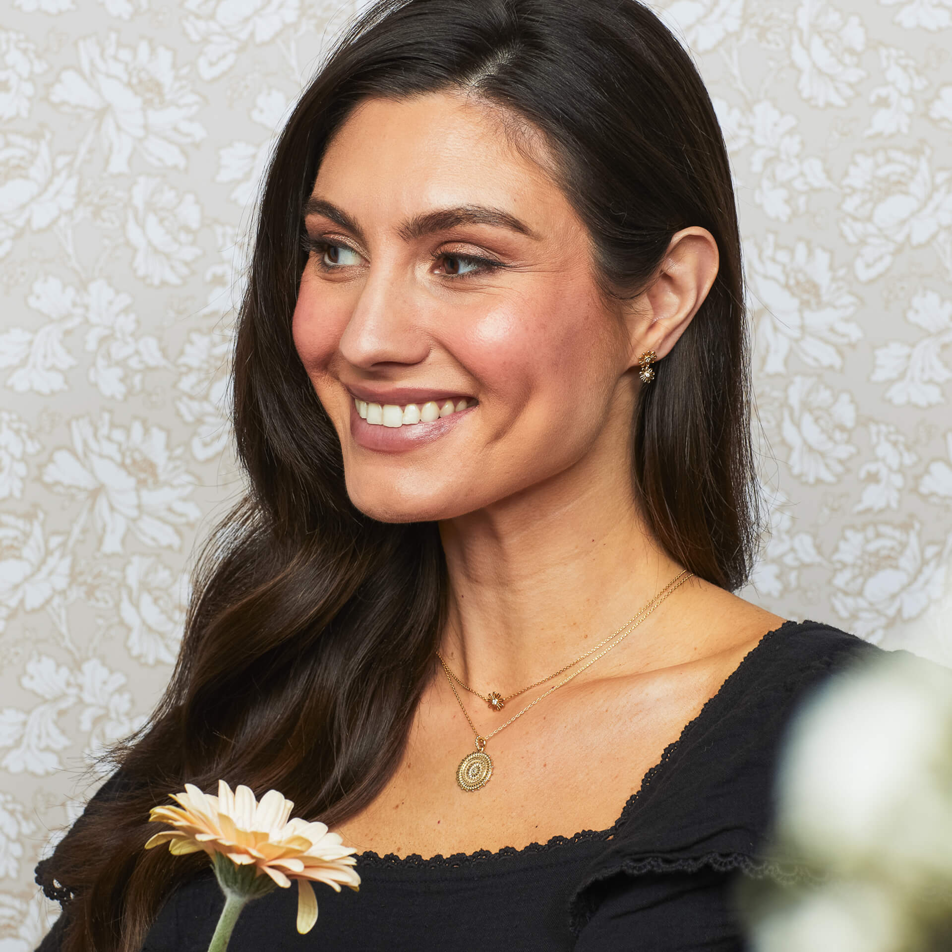 Thorncliff Daisy Necklace