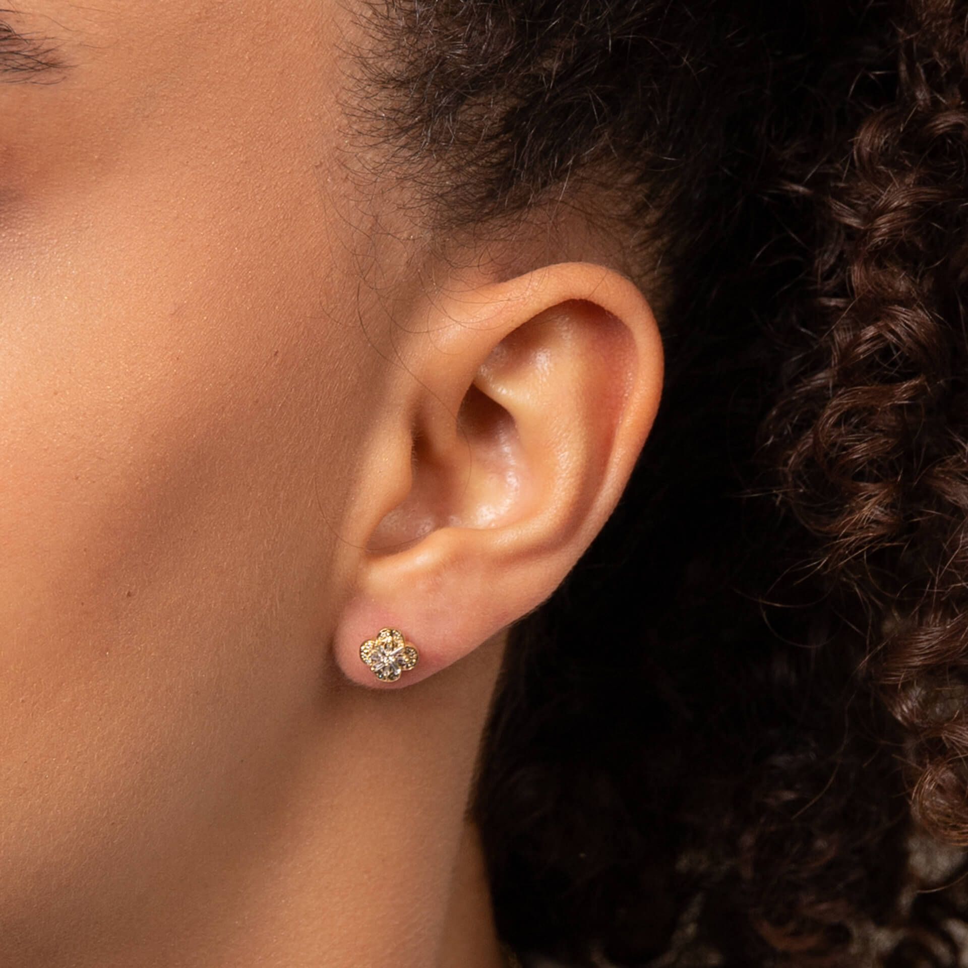 Flower Stud Earrings with Diamond