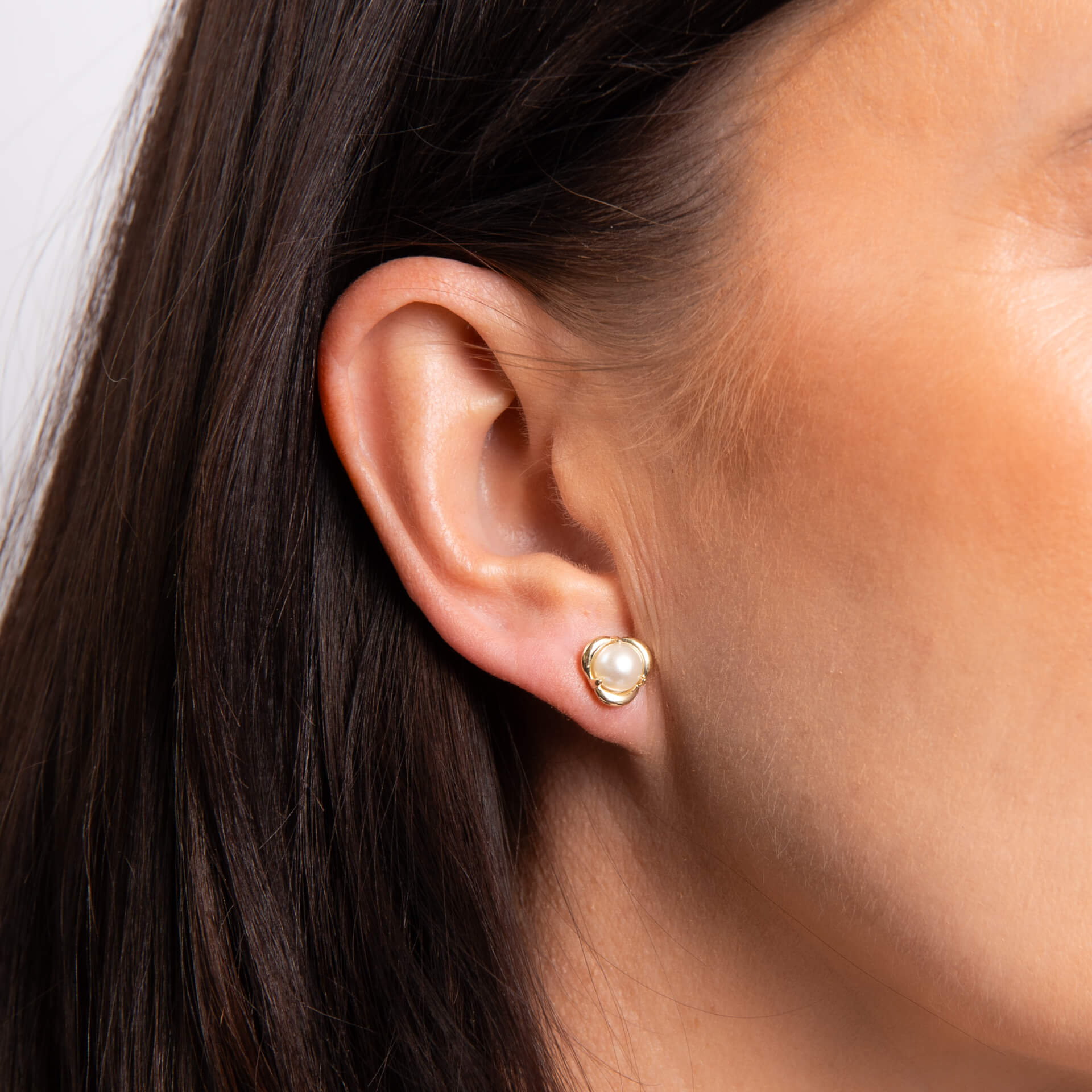Petal Set Pearl Stud Earrings