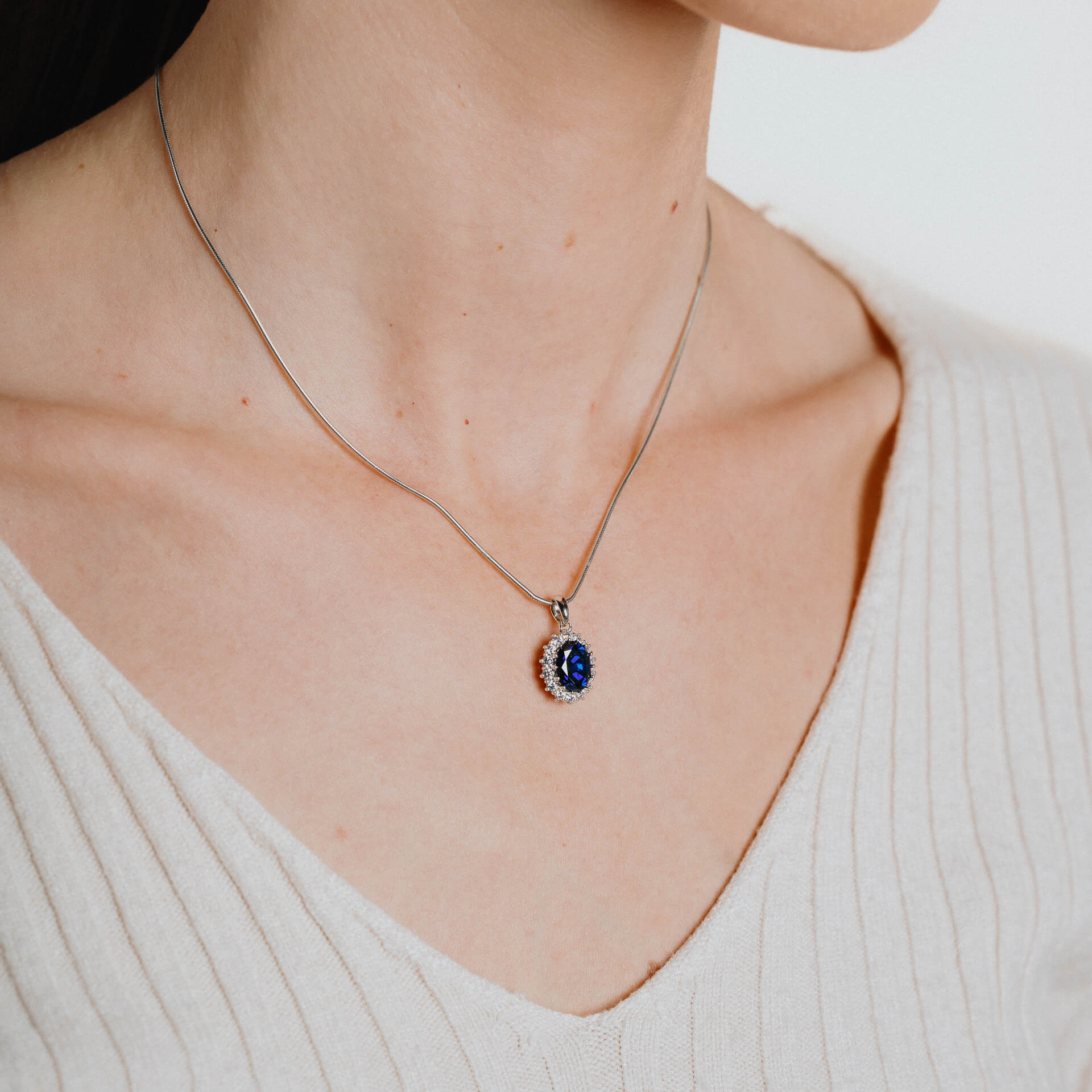 Oval Pendant with Surround