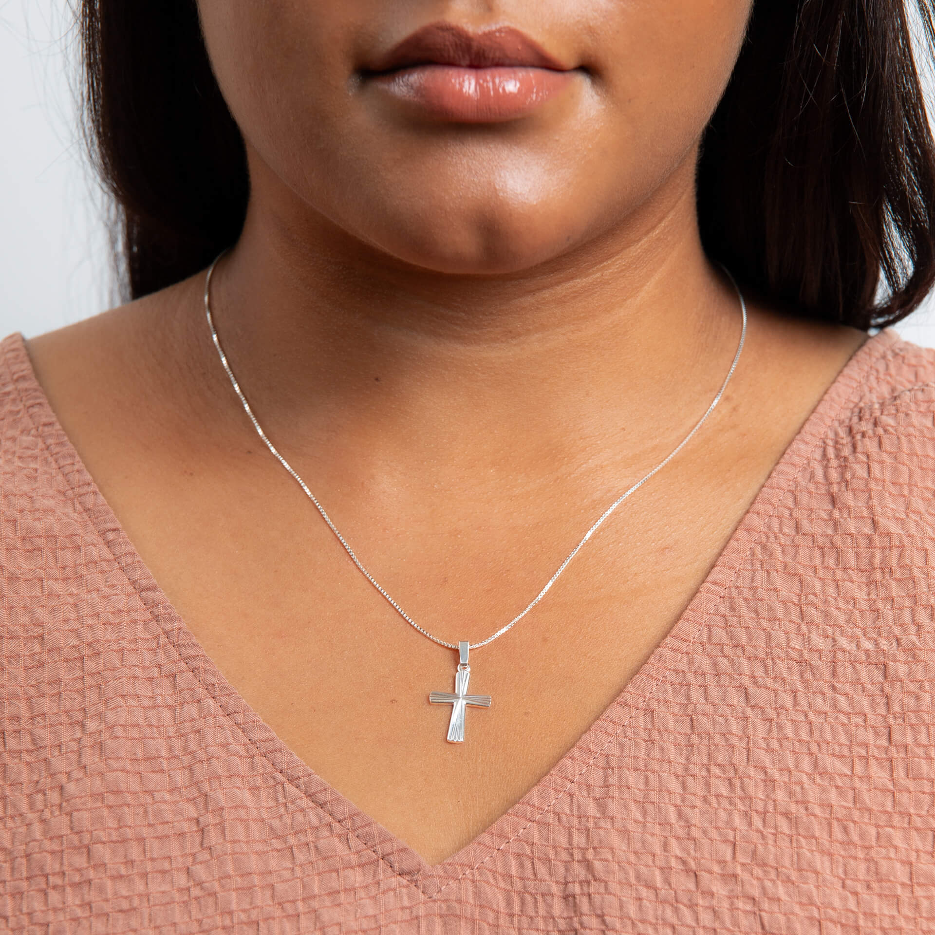 Diamond Cut Detailed Cross Pendant