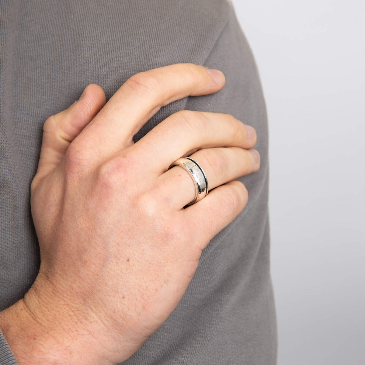 Hammered Design Spinner Ring