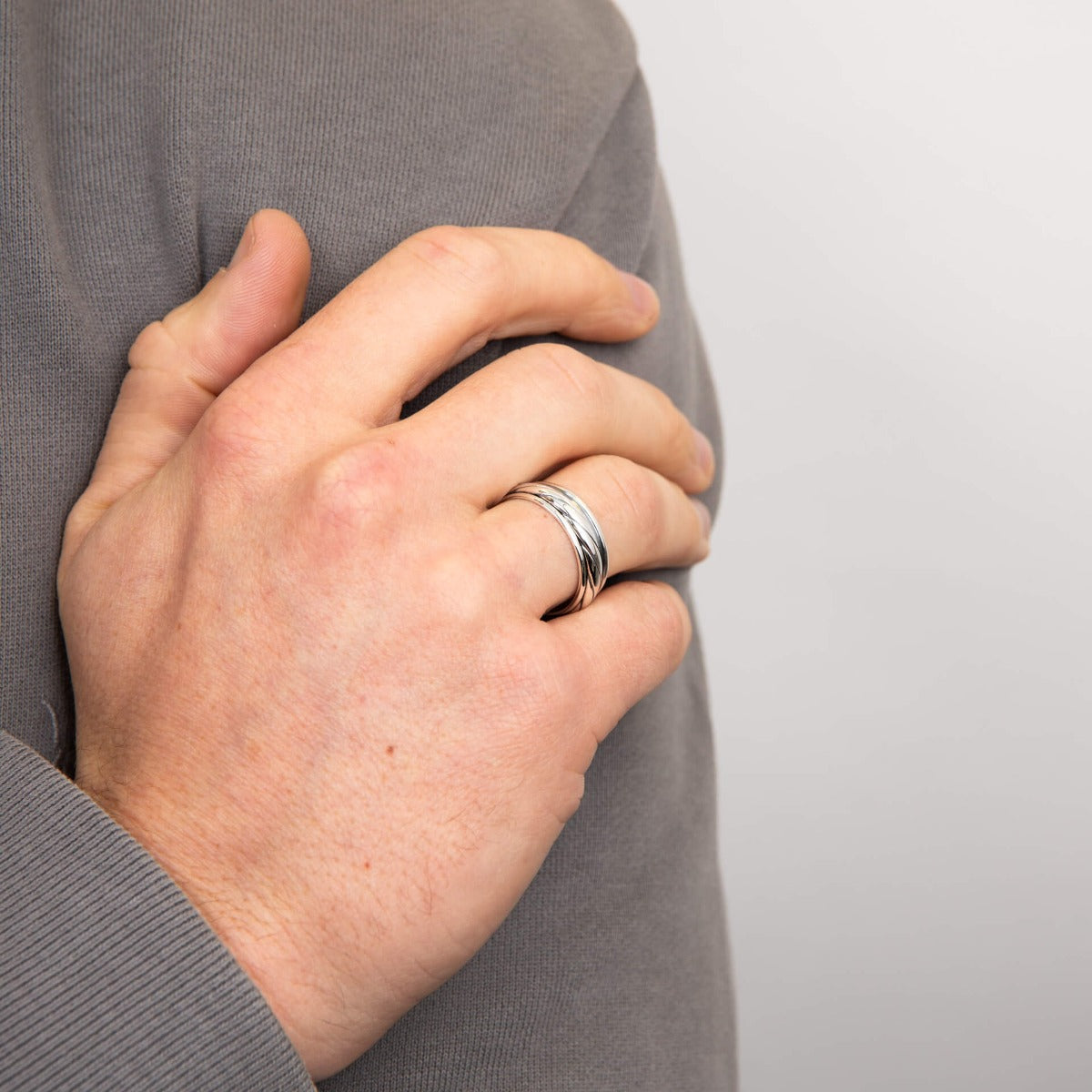 Twist Design Spinner Ring