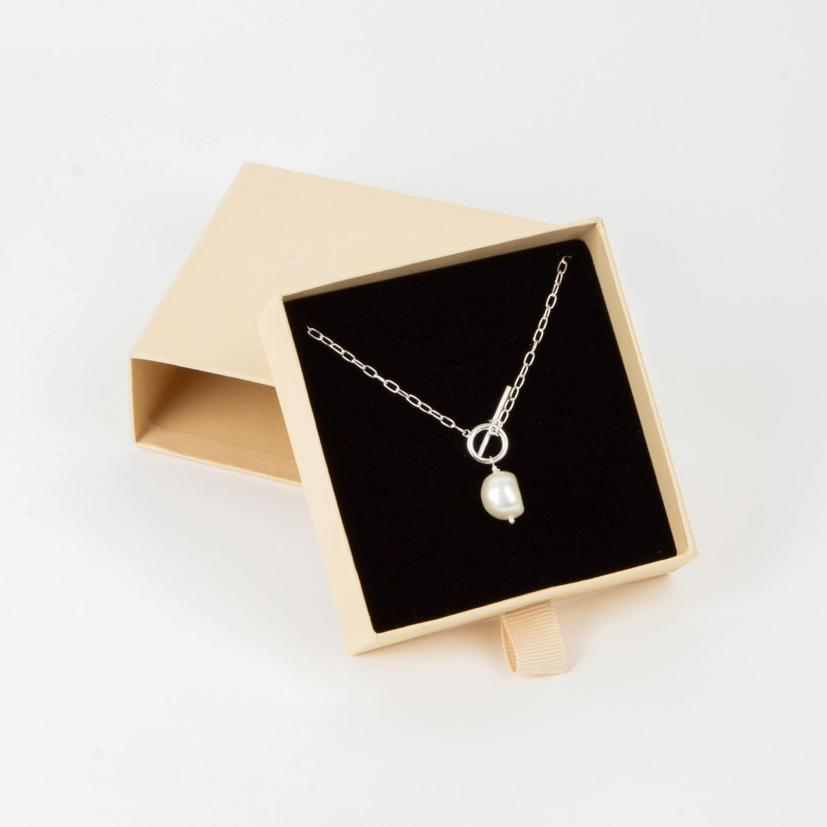 T-Bar Chain Necklace with White Pearl